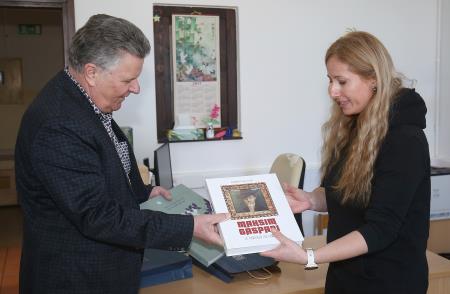 PREDAJA KNJIG POŠ BEGUNJE 01 FOTO LJUBO VUKELIČ